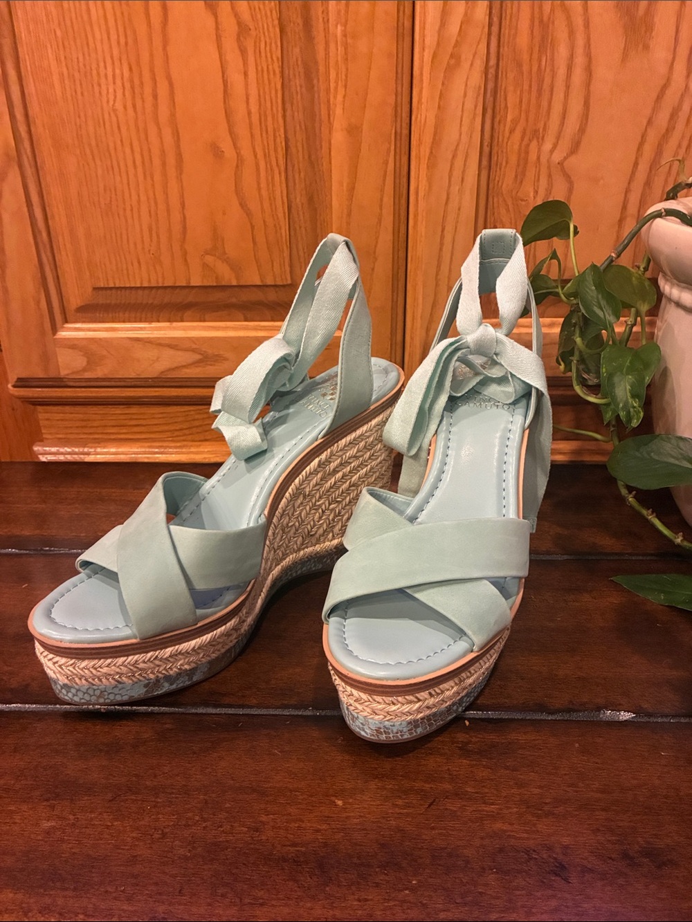 Like New Size 9.5 Vince Camuto Mint Espadrille Wedges w/ Ankle Ties (ABBA)